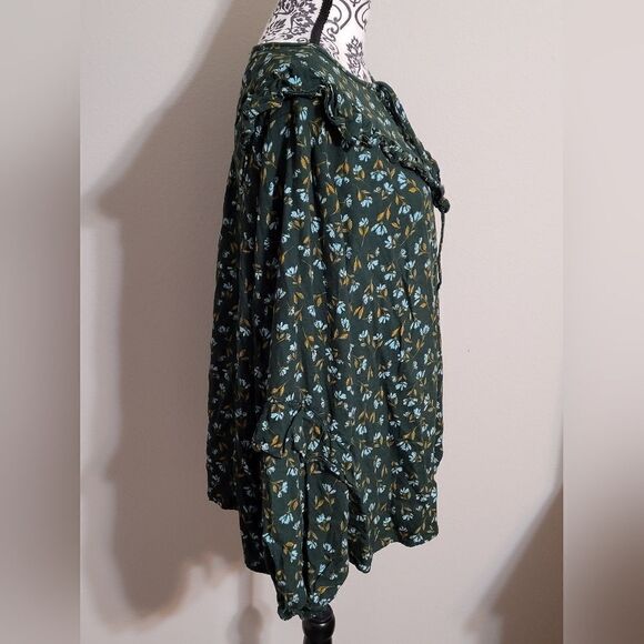 Boho peasants green floral design top - Picture 2 of 7